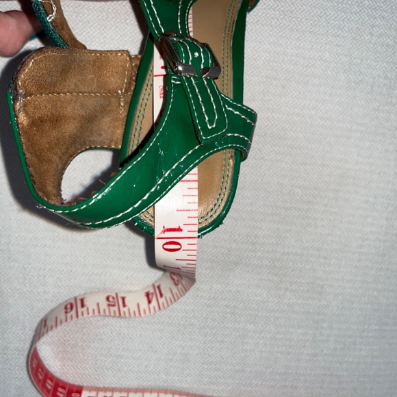 Tamaris (39) green patent leather sandals with stacked wooden heels. - Picture 12 of 12